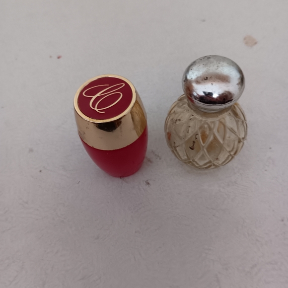 !2 vintage avon bottles. - Picture 2 of 4